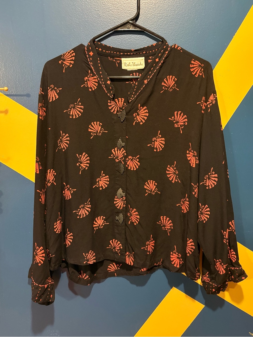Red's Threads Black & Coral Fan Shell Button Up Top NWOT